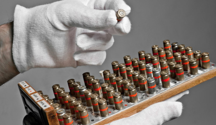 Když vědci pracují ve službách zákona. Kriminalistický ústav slaví 65 let