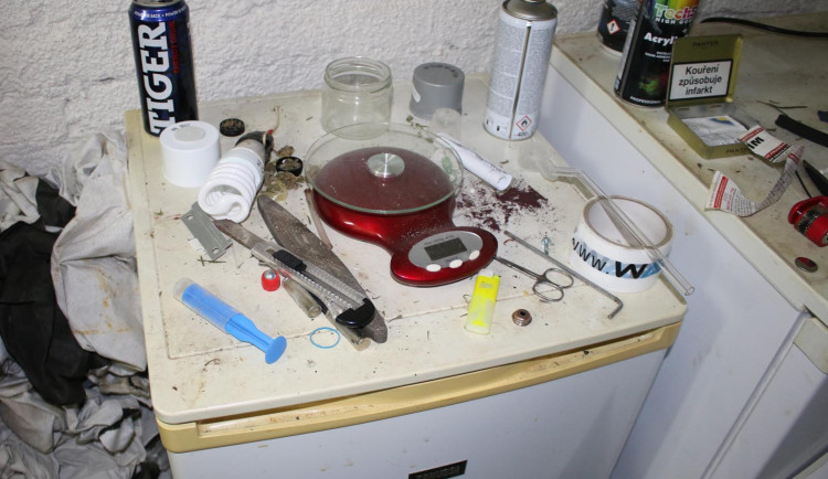 Z chaty si udělali varnu pervitinu