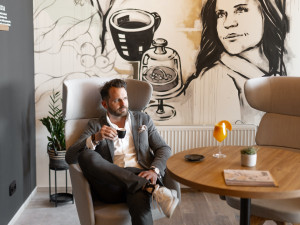 Práce z kavárny, kariérní vzestup i lákavé benefity. Pojišťovnictví je o pomáhání lidem, říká šéf brněnské Alianz 