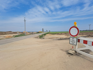 Silničáři začali stavět okružní křižovatku mezi Znojmem a Lechovicemi