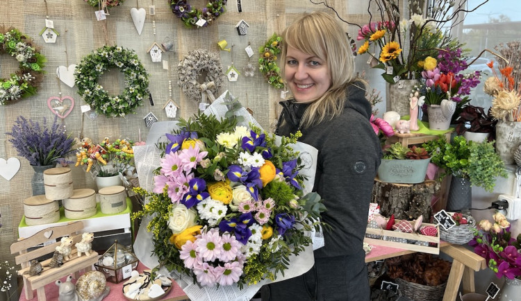 Teplé místo v korporátu vyměnila za vlastní květinářství. Nyní si nadšená floristka získává Brno