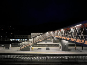 Lidé v Adamově se radují. Dočkali se nového vlakového nádraží