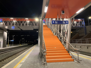 Lidé v Adamově se radují. Dočkali se nového vlakového nádraží