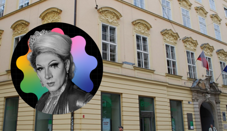 V Brně si pozvali do knihovny transvestitu, aby četl dětem o feminismu a pohlavích