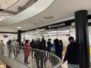 V Brně zavřela největší pošta. Novou pobočku v obchodním centru obsadily davy