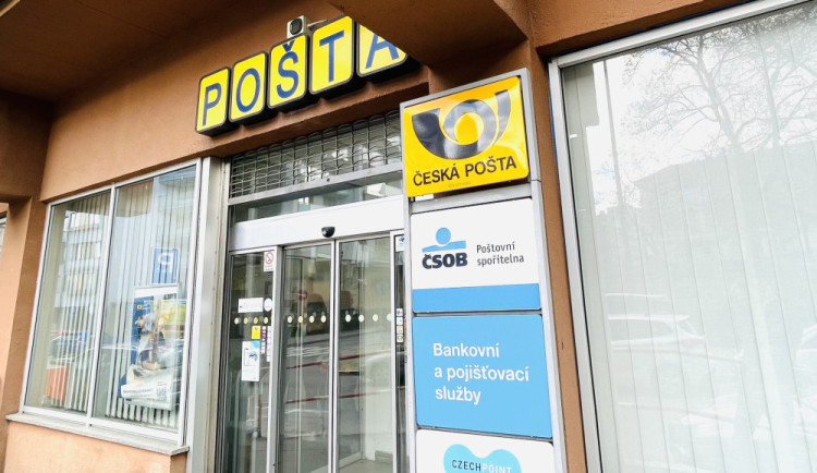 Praha má zájem o budovy České pošty. Chce v nich udělat bydlení pro mladé