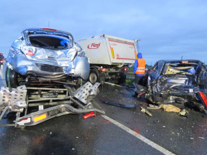 Dálnice D2 je neprůjezdná v obou směrech. Tvoří se kolony