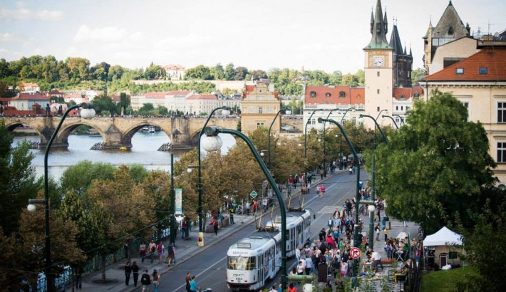 Praha 1 schválila memorandum o zklidnění dopravy. Chce zpoplatnit vjezd do centra