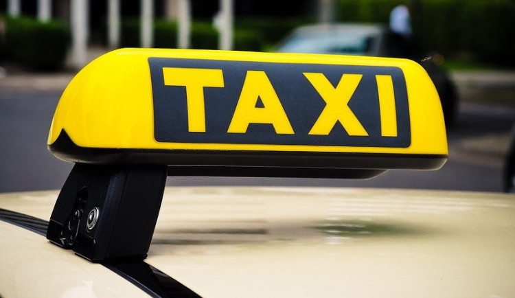 Zraněná žena v Brně naskočila do taxíku, aby utekla před násilnickým přítelem