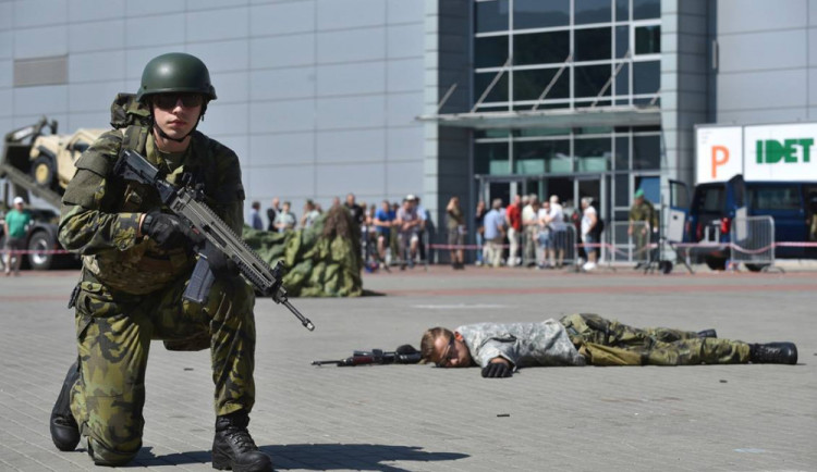 Neúčast prezidenta Pavla na největším zbrojařském svátku je zklamání, zní z Brna