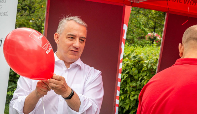 Učitelé si zaslouží ještě více peněz, tlačí odboráři na vládu