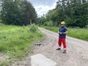 Energetici kontrolují v Brně elektrické vedení drony. Ušetří si tím práci a rychleji zjistí poruchy
