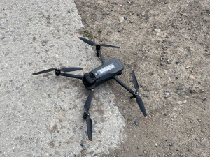 Energetici kontrolují elektrické vedení drony. Ušetří si tím práci a rychleji zjistí poruchy