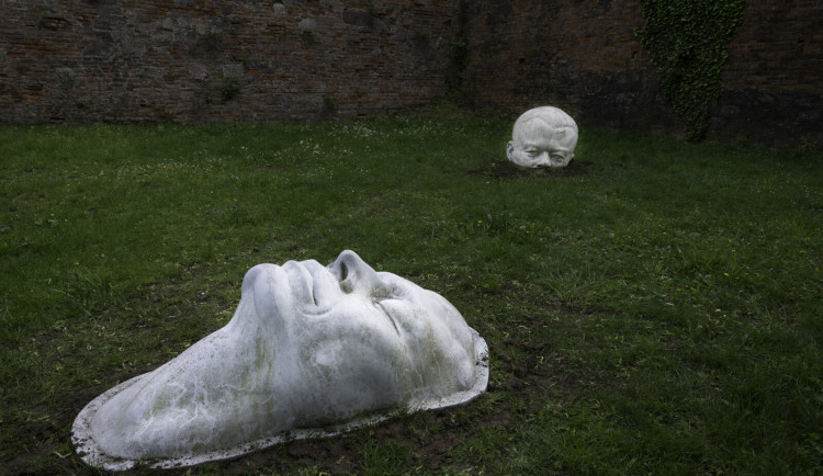 Socha Splývání od Jany Bačové Kroftové