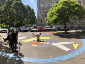 Chodník v centru Brna oživí obraz se vzkazy lidí