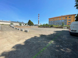 Ve Vyškově si radnice pronajala plochy, aby lidé ze sídliště zaparkovali