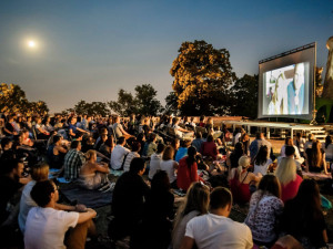 V Brně začne sezona letním kinům. Promítat se bude na hradě i hvězdárně