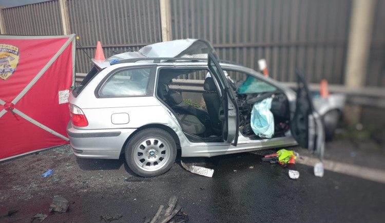 Muž se zákazem řízení čelně narazil do kamionu. Na místě zemřel