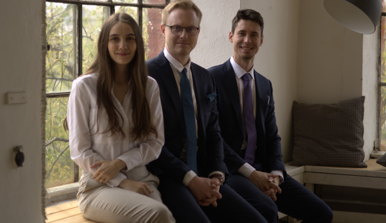 Nevěděl si rady s exekucemi, lichváři ho připravili o dům