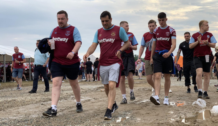 GLOSA: Blbci na výletě na Východ, nebo fanoušci, kteří nám ukázali lásku k fotbalu?