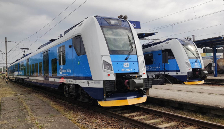 VIDEO: Moderna a komfort. Vysočinu budou brázdit nové vlaky, v pátek se do provozu předaly jednotky RegioPanter