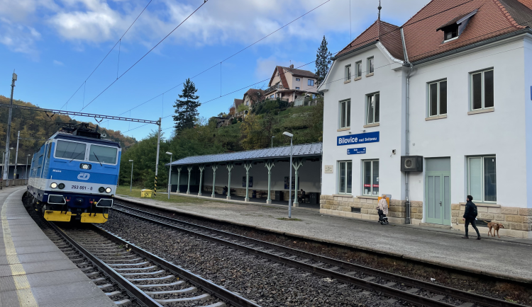 Před Brnem stojí vlaky kvůli muži, který zemřel v kolejišti
