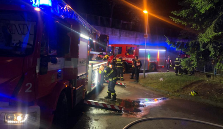 Noční požár v Praze si vyžádal dva životy