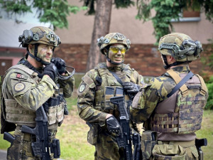 Den otevřených dveří a Sportovní den POKOS u 74. mechanizovaného praporu.