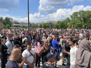 V centru Brna demonstrovali Romové. Volali po potrestání útočníka i demisi vlády