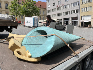 Brno se dočkalo. Před radnici přijely mlžící kužely, které ozvláštní náměstí