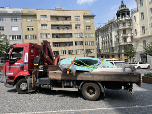 Brno se dočkalo. Před radnici přijely mlžící kužely, které ozvláštní náměstí