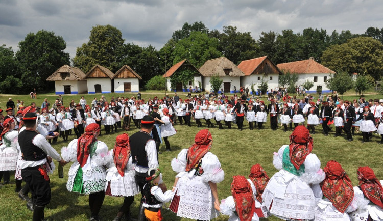 Ve Strážnici startuje folklorní festival, který láká tisíce lidí