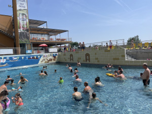Největší akvapark postavil dětské tobogány a chystá nový hotel i parkovací dům