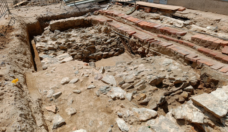 Archeologové ve Znojmě našli středověky most. Sloužil k obraně města