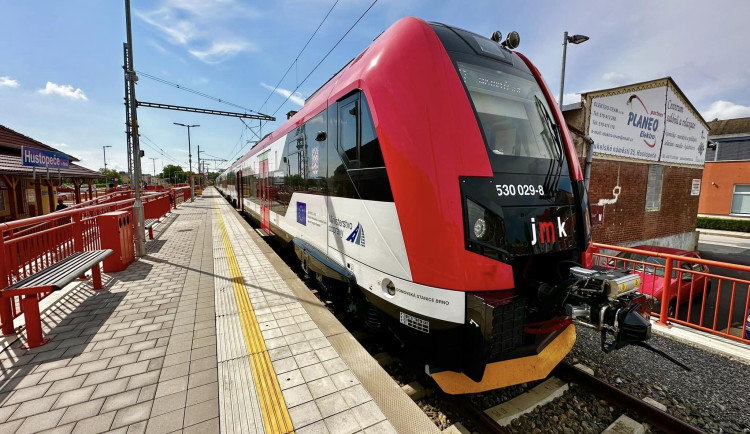 Na jižní Moravu dorazila kompletní dodávka nových vlaků. Jméno dostaly podle vína