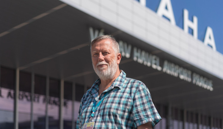 (NE)OBYČEJNÍ: Když nevíš, zeptej se Milana. Na letišti pracuje od roku 1989