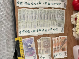 Přes brněnské pošty posílali dealeři steroidy do světa. Největší případ historie, tvrdí celníci 