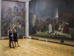 Odjezd do Prahy se odkládá. V Moravském Krumlově zůstane Muchova epopej déle