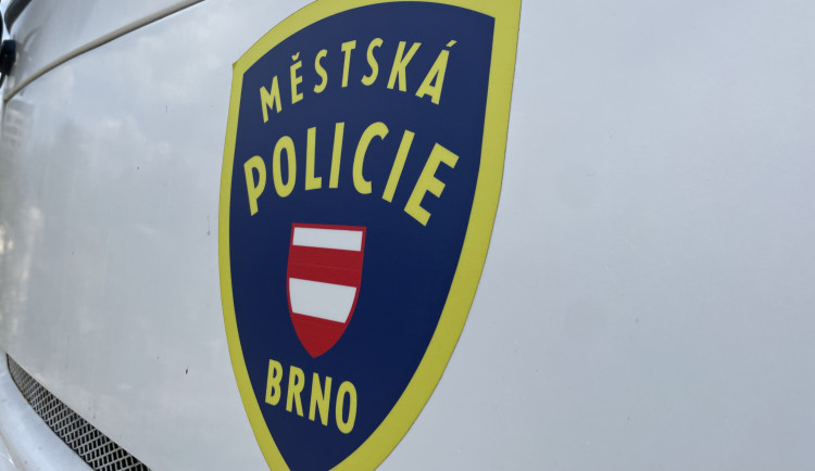 Agresivnímu muži z Brna vyrazila žena zub. Žádám vysoké odškodnění, hlásil