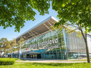 Brnu konkuruje bratislavské letiště. Vytasilo se s online rezervací parkování