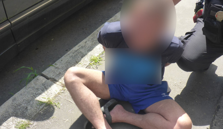 Namol opilý muž střílel na ulici z pistole. Nadýchal skoro čtyři promile