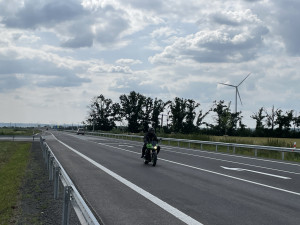 Řidiči jezdí mezi Brnem a Znojmem bez omezení. Silničáři po roce opravili silnici