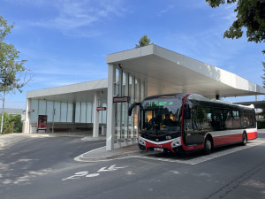 Z Kuřimi do světa. Město má nové autobusové nádraží i cyklistickou myčku