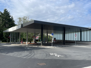 Z Kuřimi do světa. Město má nové autobusové nádraží i cyklistickou myčku