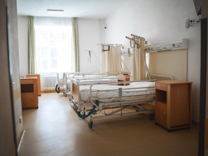Nemocnice v Letovicích opravila dvě oddělení, pacientům dala klimatizaci