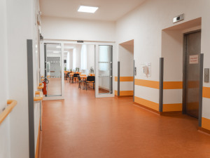 Nemocnice v Letovicích opravila dvě oddělení, pacientům dala klimatizaci