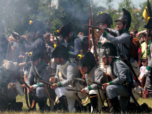 U Znojma si připomněli napoleonskou bitvu. Ve vedru se sešlo dvě stě vojáků