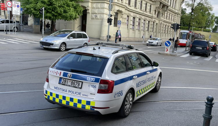 Chci občanku, řekl muž v Brně strážníkovi a plivl mu do očí neznámou tekutinu
