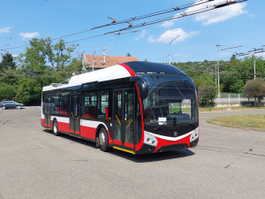 Brno má nové trolejbusy s klimatizací. Část trasy ujedou i na baterie