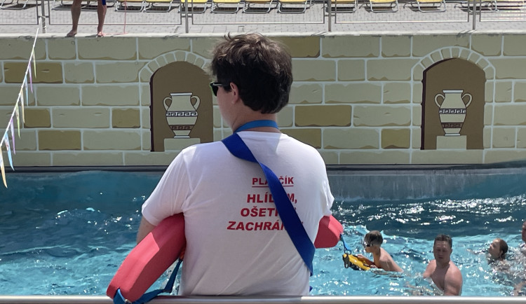 V Brně hledali ve vedru hluchoněmé dítě. Matce uteklo na koupaliště